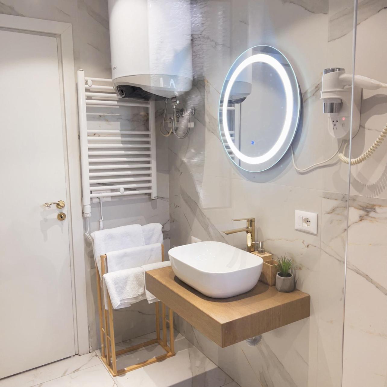 Bllok Scandi Apartments 1 Self-Check-In 티라나 외부 사진